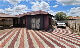 LOTUS GARDENS 3 BEDROOM HOUSE FOR SALE