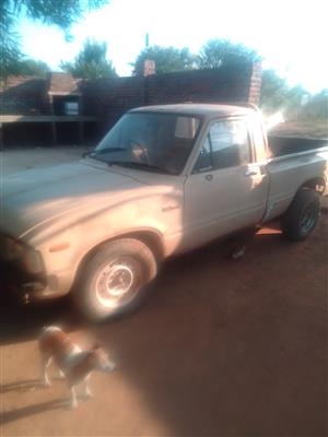 Selling Toyota Hilux pickup,1978-1980 model,with 12r motor, column shift 4speed 