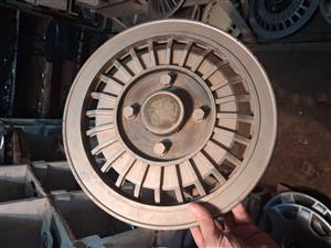 Trailer, wheel cap