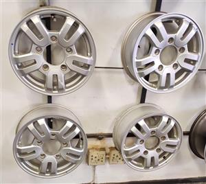 16inch Mahindra original mags set for 