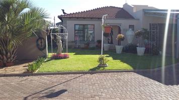 Townhouse For Sale in Riversdale