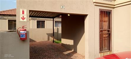 INVESTMENT OPPORTUNITY – 2 BEDROOM TOWNHOUSE IN GREENHILLS, RANDFONTEIN
