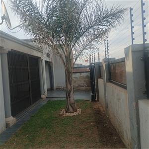 3 Bedroom House for sale in Tsakane