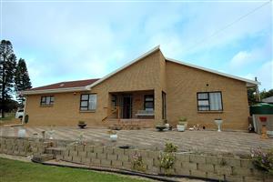 House For Sale in Fraaiuitsig