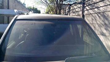 Land Rover Discovery TDV6 3 front windscreen