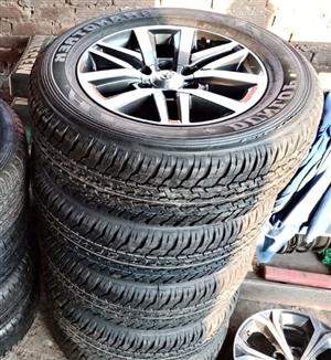 Toyota Hilux/Fortuner 18''original mag with brand new 265/60/18 Dunlop Grandtrek AT 