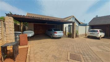 STUNNING 3 BEDROOM HOUSE (DUET) FOR SALE IN ANNLIN