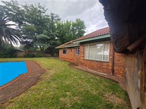 BARGAIN OF THE WEEK – BEAUTIFUL HOUSE FOR SALE IN VAALPARK