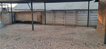 1 bedroom flat solar geyser prepaid eletricity no children  no pets  R4500 month