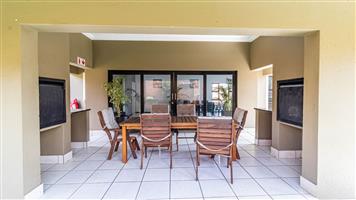 2 Bedroom Townhouse To let in Glenvista , Johannesburg