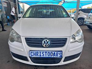 2006 model VW Polo Bujwa hatchback manual Transmission petrol 1.6 engine capacity mileage 110000km.