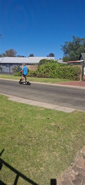 Ride on electric scooter speed 60-80 kph
