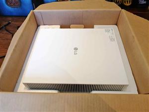 LG HU810PW 4K UHD Laser Smart Home Theater CineBeam Projector 2700 ANSI 300"