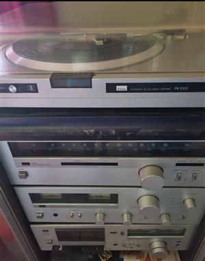 Sansui Automatic PLL DC Servo Turntable and Hi Fi System with 2 large speakers