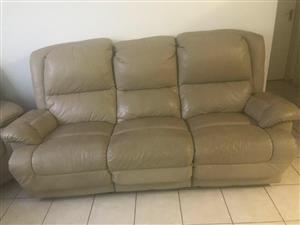 Awesome Rochester Lounge Suite at unbelievable price