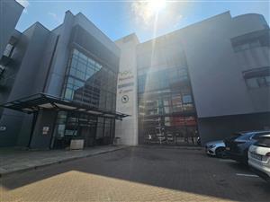 255 m2 Upmarket Office to let in Menlyn Maine : Open-plan and private offices