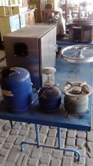 Gas freezer with bottles