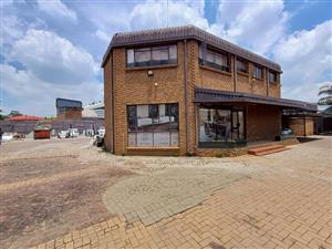 Free Standing Property! Edison Street Factory / Warehouse to Let in Hennops Park!