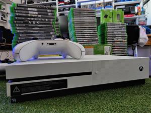 Xbox one s includes all cables and x1 controller