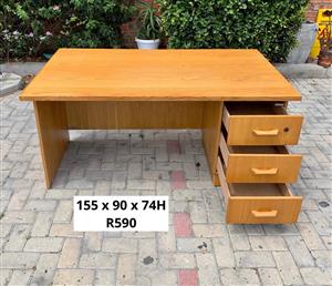 OFFICE DESK WITH DRAWERS
