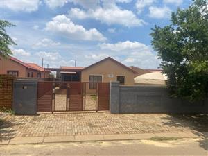 2 bedroom house in Protea Glen ext 26