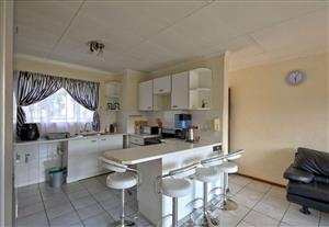 Apartment Rental Monthly in NEWLANDS