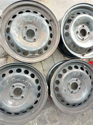 4 X 15 inch  Nissan NP 200 & Renault steel rims for sell with no damages
