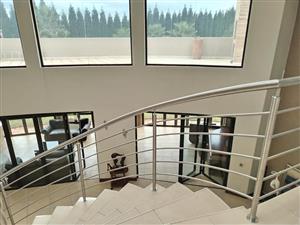 5 bedroom house, 2 bedrooms outside on a 1 Hector land with tennis court