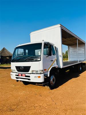 2015 Nissan UD80 Curtain Side