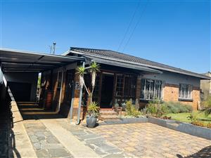 Lovely Family Home with A Granny Cottage!!!