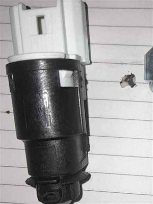 NP200 BRAKE LIGHTS SWITCH. BRAND NEW. FOR VARIOUS OTHER CARS TOO
