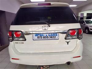 2014 TOYOTA FORTUNER 3,0D4D  MANUAL  DIESEL WHITE COLOR  LEATHER SEATS  