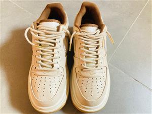 These Nike Air Force 1 Luxe in the rare “Pecan” colourway are still in amazing c