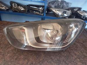 2014 Hyundai i20 left headlight for sale
