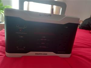 Powerstation 2kw with 2 chargers and 2 solar panels 175 vast each