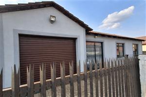 Neat home in Vanderbijlpark with a modern feel.