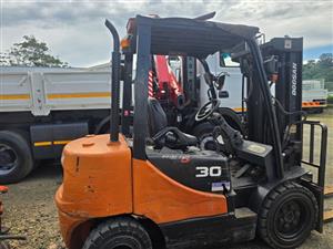 T854- 2011 DOOSAN D30 S-5 FOLKLIFT