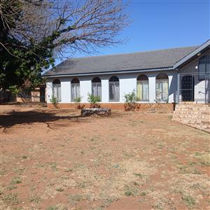Stunning 4 Bedroom Family Home in Upper Rensburg For Sale R 1 200 000