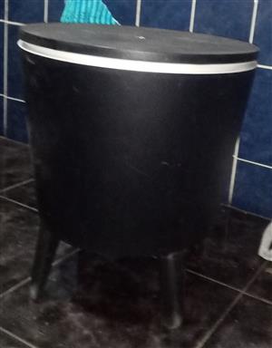 Table cooler box 