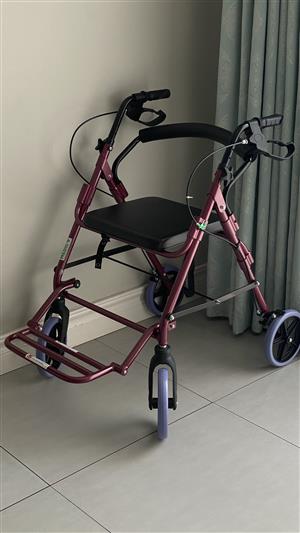 4-Wheel Rollator Walker with Seat & Brakes – Excellent Condition