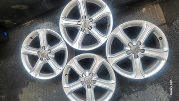 Audi A4 B8 FACELIFT OEM 17"mags with Audi Centre Caps
