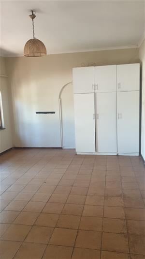 Spacious bedroom to rent in Savoy Estate