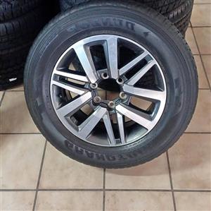 18inch Toyota Hilux/Fortuner original  mag with used 265/60/18 Dunlop A/T to use for spare 