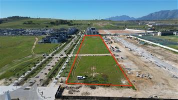 Prime GR2 Zoned Vacant Land in Sitari Country Estate!