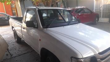 2004 toyota bakkie 2L engine 2.4 diesel with bulletproof 