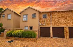 Townhouse For Sale in Wilgeheuwel