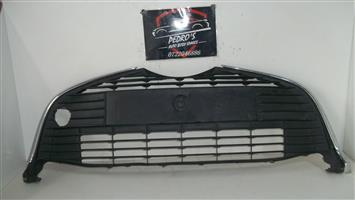 Toyota Yaris hatchback '14-'16 grille