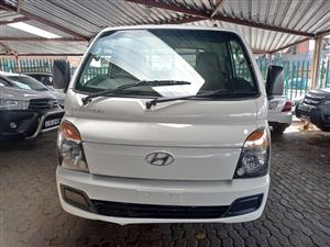 Hyundia H100  Engine:2.5  Manual Years 2013  Diesel  White