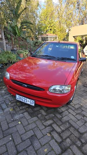 1997 red Ford Escort 1.6 GL with 16 valve G-Tec engine for sale