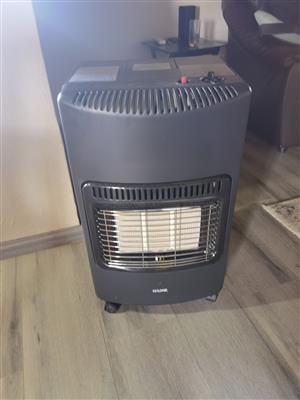 Gas heater with gas bottle 